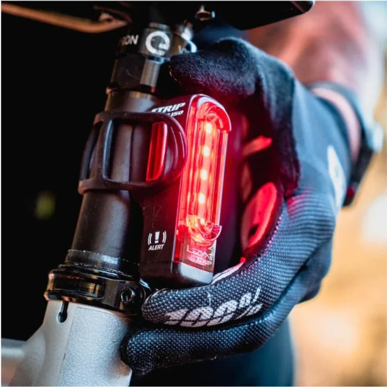 נצנץ אחורי אוטומטי נשלט מהירות Lezyne Strip Drive Alert 150L - Image 3