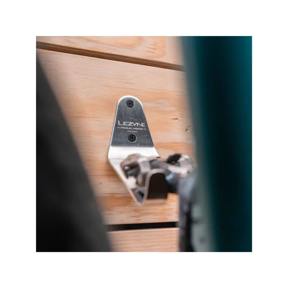 מתלה לתליית אופניים לקיר לפדל Lezyne Stainless Pedal Hook - Image 2