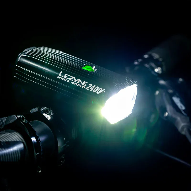 פנס קדמי לאופניים נטען Lezyne Mega Drive 2400 PLUS - Image 4