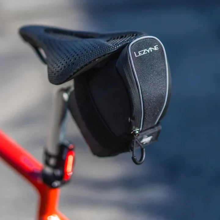 תיק אוכף לאופניים Lezyne Micro Caddy Md - Image 3
