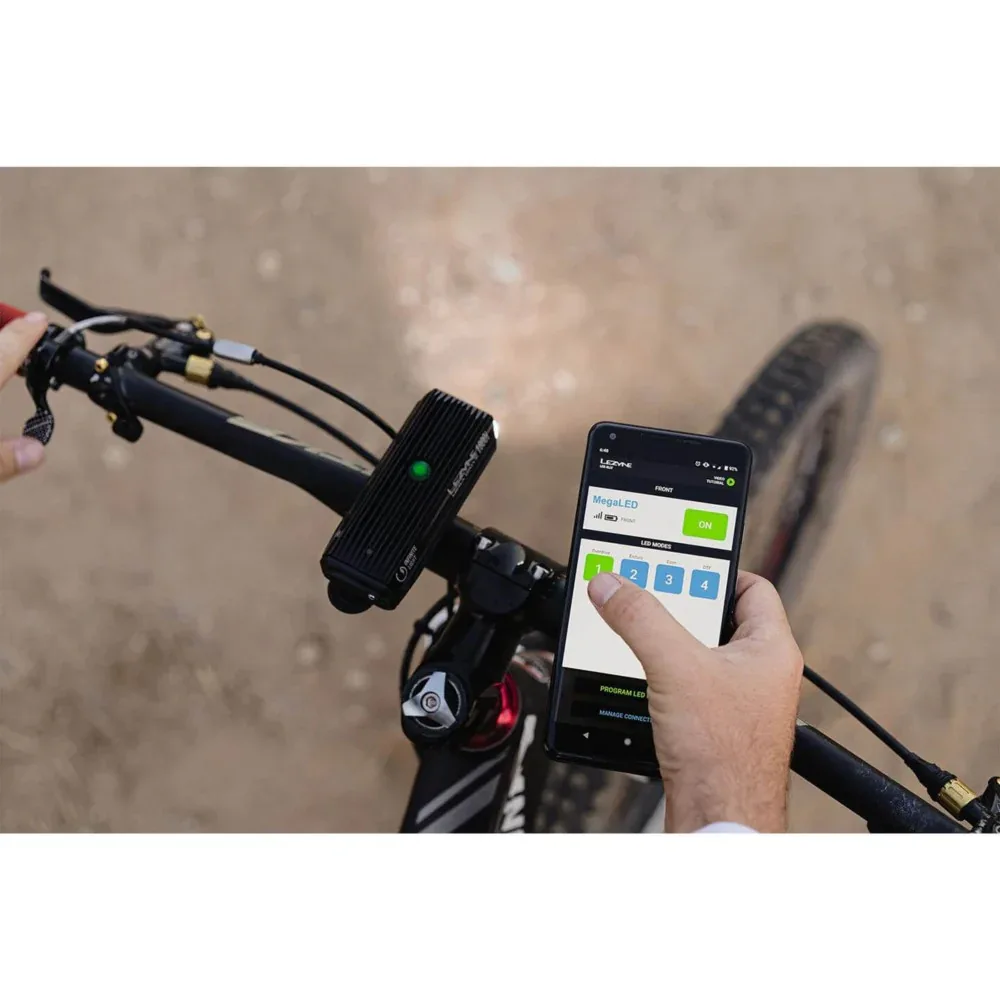 פנס קדמי לאופניים נטען Lezyne Super Drive 1600XXL - Image 4